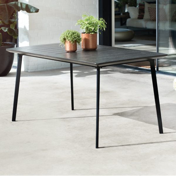 โต๊ะกลางแจ้ง ในสวน พลาสติกพรีเมี่ยม Metal Table Cast Iron (Box) จากยุโรป กันแดดฝน Keter by จัดบ้าน